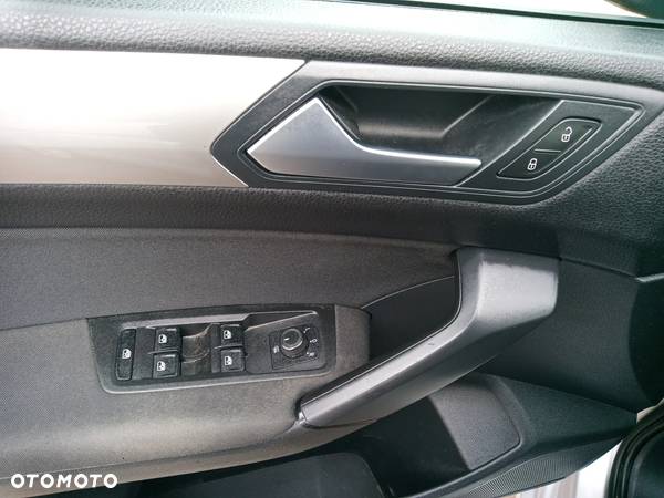 Volkswagen Touran 1.6 TDI BMT SCR Comfortline - 13