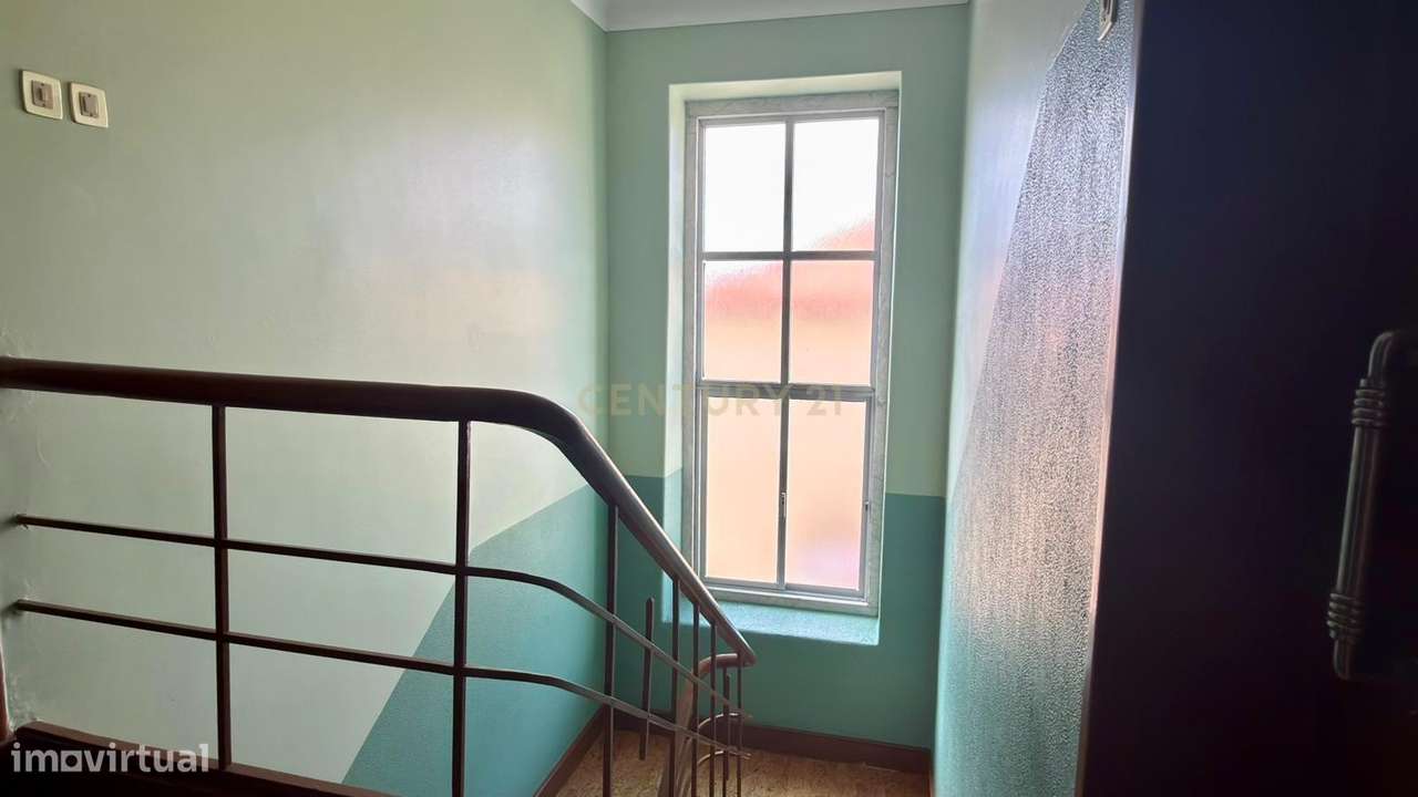 Apartamento T2 para Remodelação, Centro de Almada-21