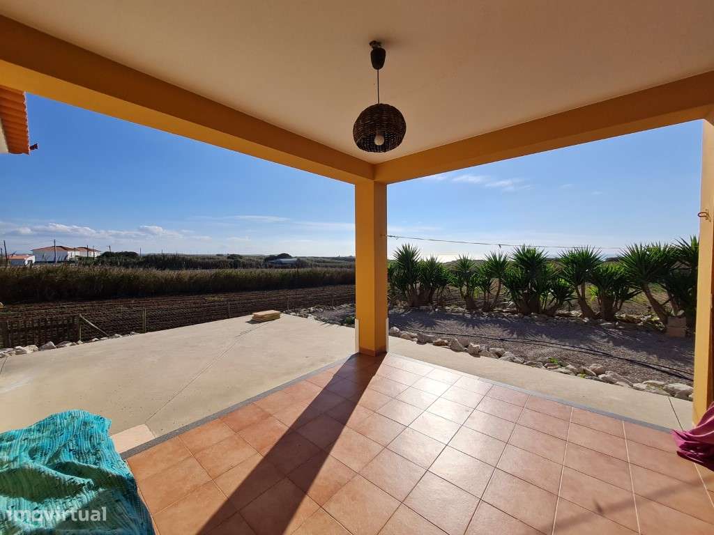 Vende-se moradia T8 junto á Praia da Assenta-49