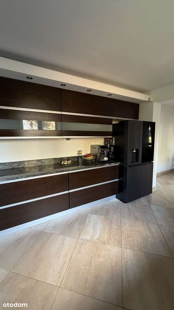 Dom i wielki garaż z mieszkaniem. Okazja!-8