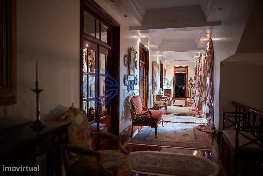 Luxuosa casa com 3 frentes, na rua principal da Praia da Vitória, ilha - Grande imagem: 3/10