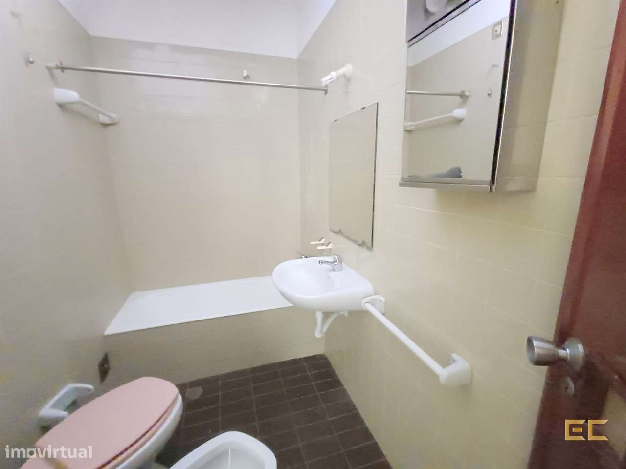 Apartamento T3 com Garagem - Abadias!-25