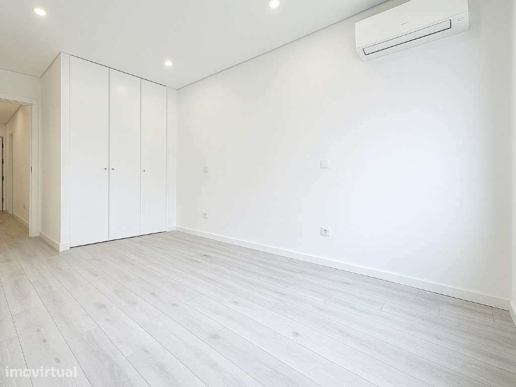 Apartamento T5 | Garagem em BOX | 2 Terraços-12