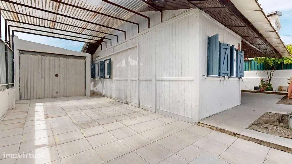 Moradia térrea T2 renovada Charneca de Caparica, garagem box 2 carros-9