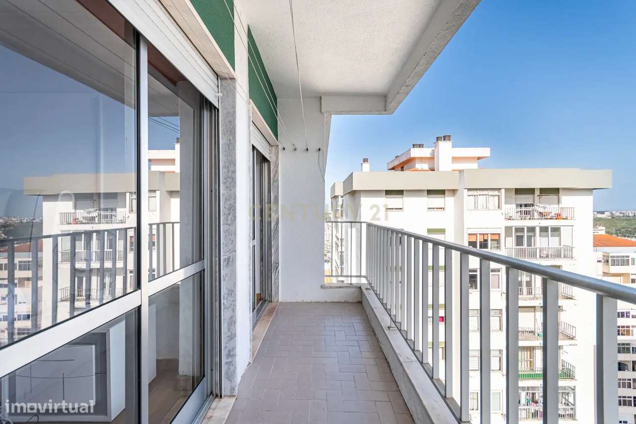 Apartamento T2+1 na Arroja com Varanda e Elevador-12