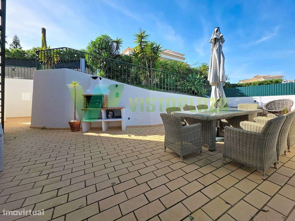Moradia T3 com Vista Mar Perto de Carvoeiro com Jardim e Piscinas C...-8