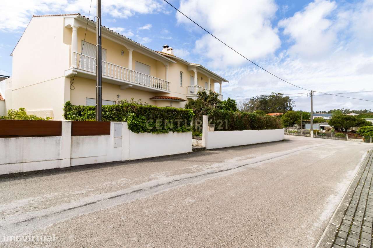 Moradia individual com comércio e jardim - Grande imagem: 1/38