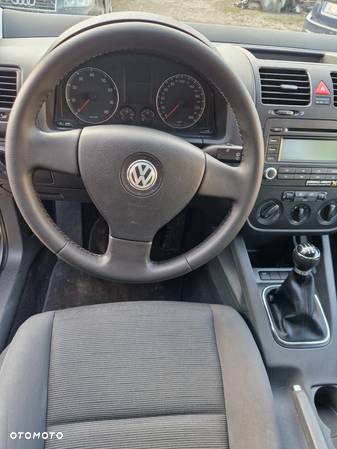 Volkswagen Golf V 1.6 Comfortline - 32