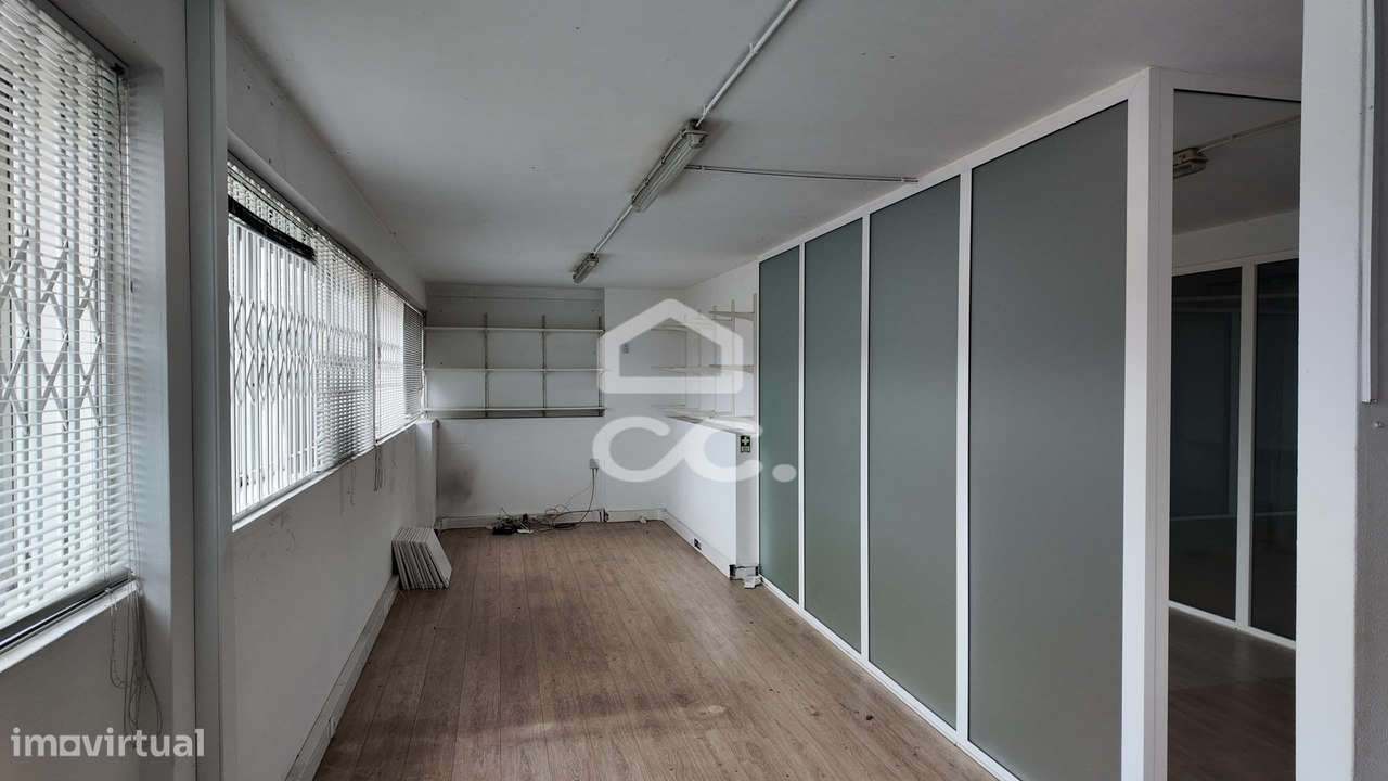 Armazém em Selho São Jorge - Guimarães - Grande imagem: 3/18