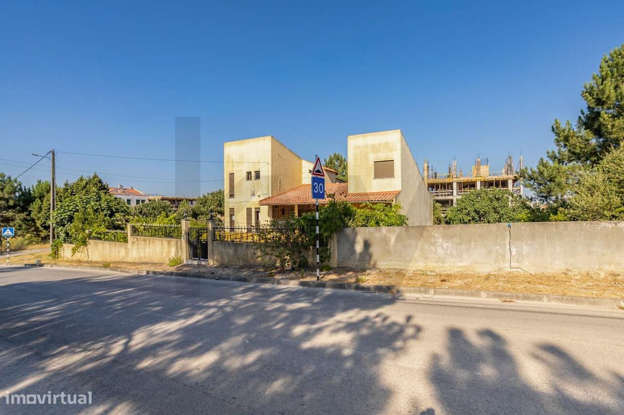 Fantástica Moradia T4 (10 Divisões) com Terreno de 869 m2 – Imenso Pot-49