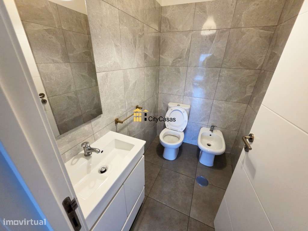 Apartamento T3 c/ L. Garagem | Mafamude - Grande imagem: 5/22