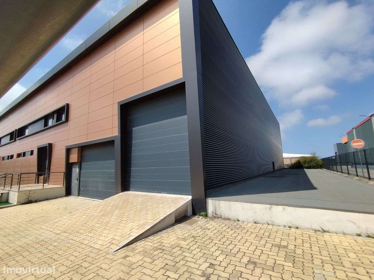 Armazém industrial 1700 m2 - Grande imagem: 2/11