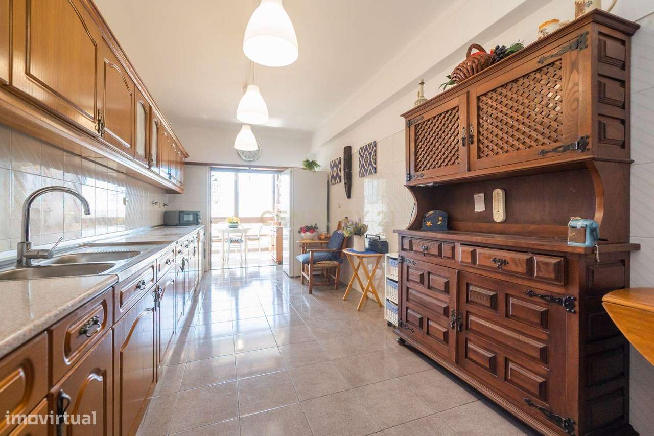 Excelente T4 c/Box | São Domingos de Rana-12