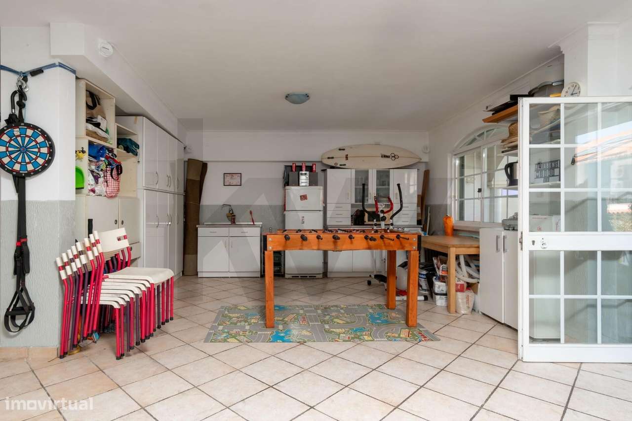 Moradia em Banda T4+1 com Jardim, Garagem e Sótão-46