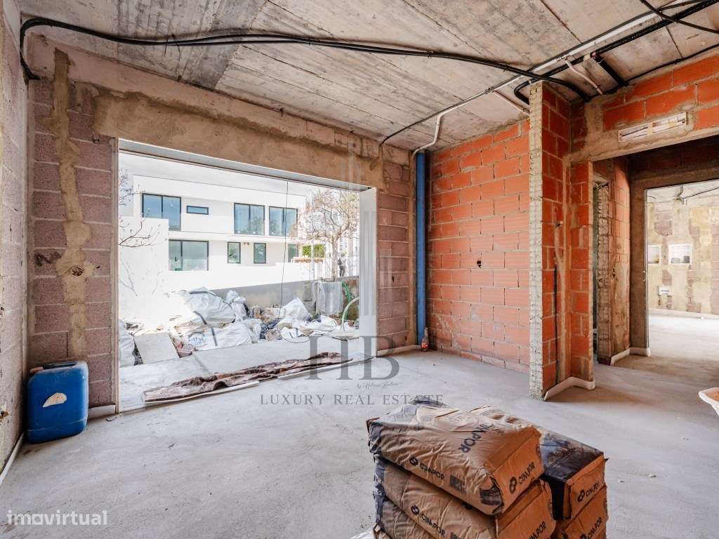 Moradia T4 de Luxo com Piscina Privativa e Jardim | Mafra-44