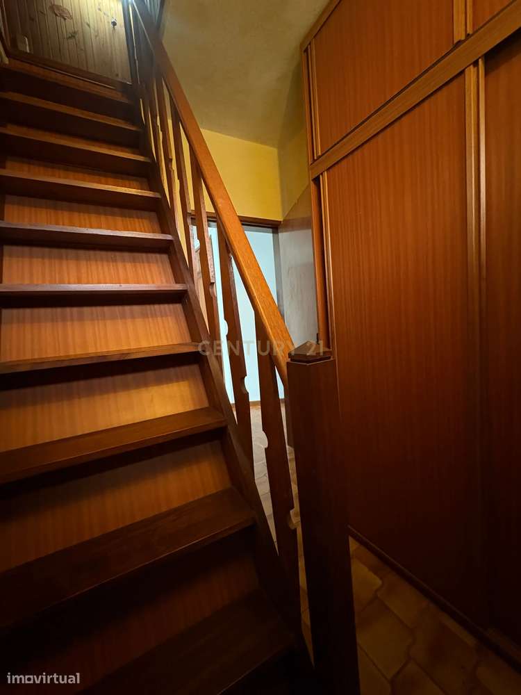 Moradia T7 com Vista Mar e Elevado Potencial em Areosa-29