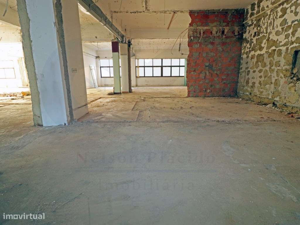 Escritórios, Co-Working ou Espaço de Múltiplas Utilizações com Esta...-11