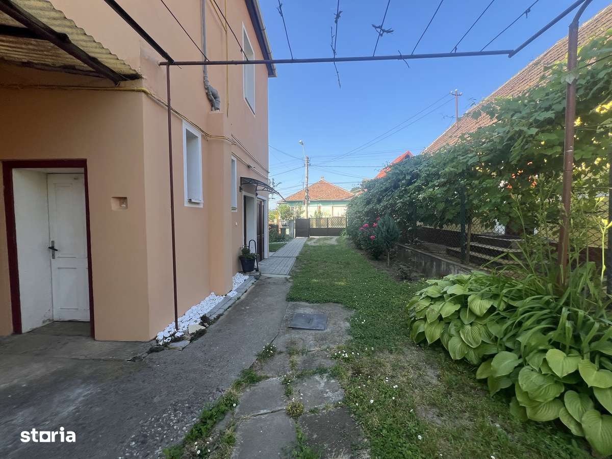 Apartament la casa, 3 camere, gradina propeie, pivnita, in oras Medias-0