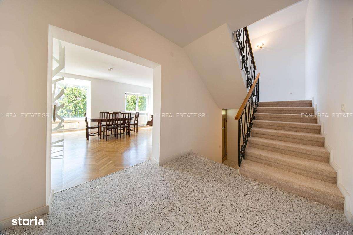 Vila deosebită de vânzare în centrul istoric al Brașovului - Imagine principală: 5/20