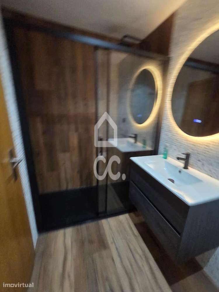 Apartamento T1 na Venda do Pinheiro com Garagem, Elevador e AC-26