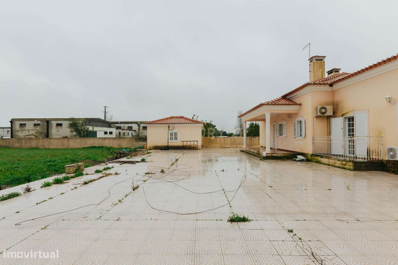 Moradia Térrea T4 com Garagem no Pinhal Novo – Espaço, Conforto e Qual - Grande imagem: 2/48