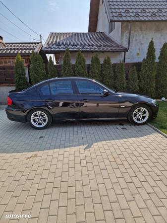 BMW Seria 3 318d Sport Line - 5