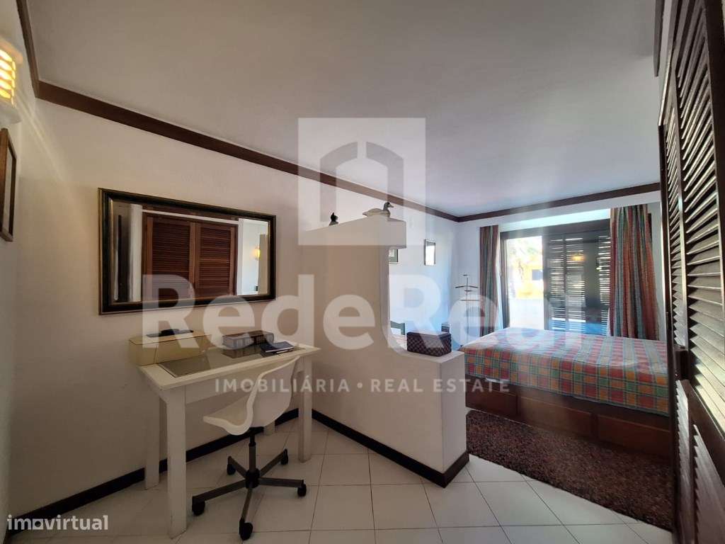 Moradia T3 + 1 com Piscina Privada e Boas Áreas no Coração de Albuf...-30