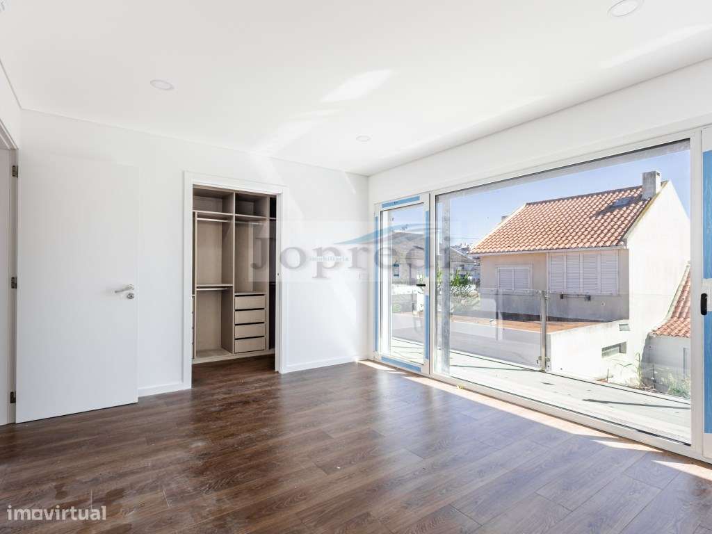 Moradia Geminada T4 nova-14