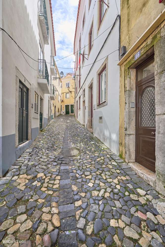 APARTAMENTO RENOVADO T1+1 JUNTO AO CASTELO SÃO JORGE-38