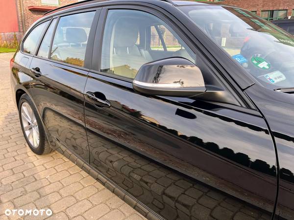 BMW Seria 3 330i xDrive Advantage - 11