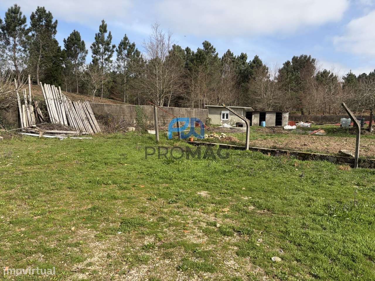 Armazém com 140 m2 inserido em terreno com 1989m2 - Grande imagem: 4/38