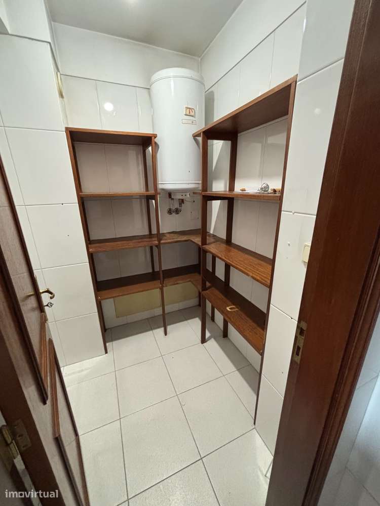 Apartamento T2 com lugar de garagem no Porto - Ramalde-12
