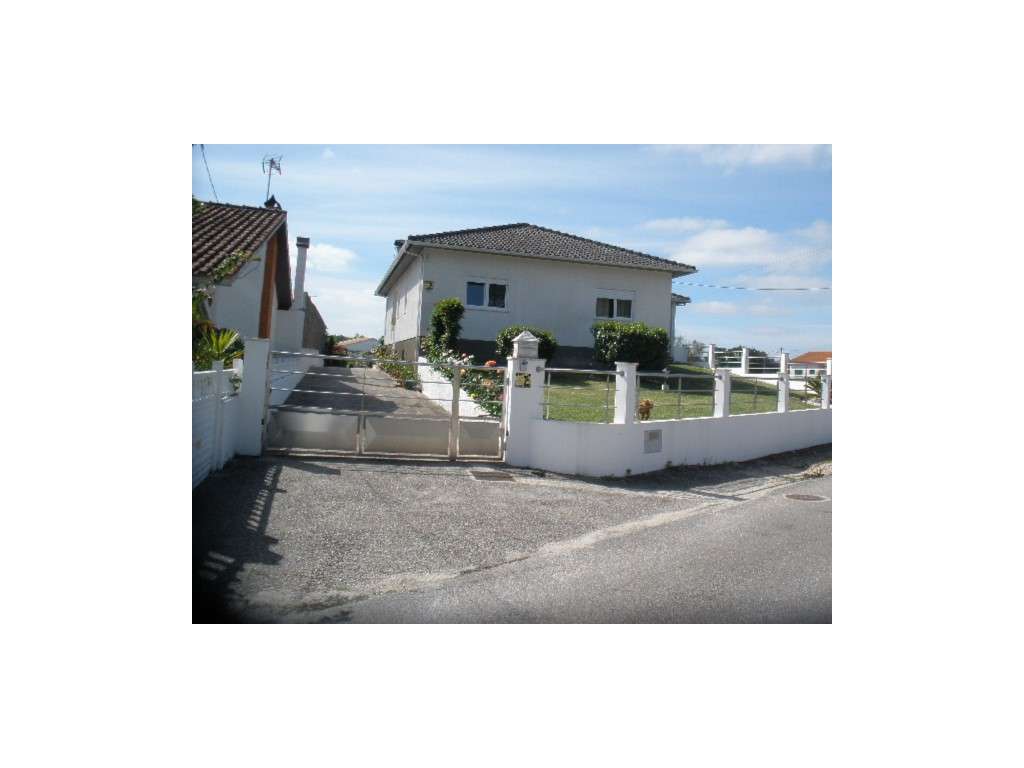 Moradia T3+2 individual, térrea com anexo T2 e piscina na zona de C...-0