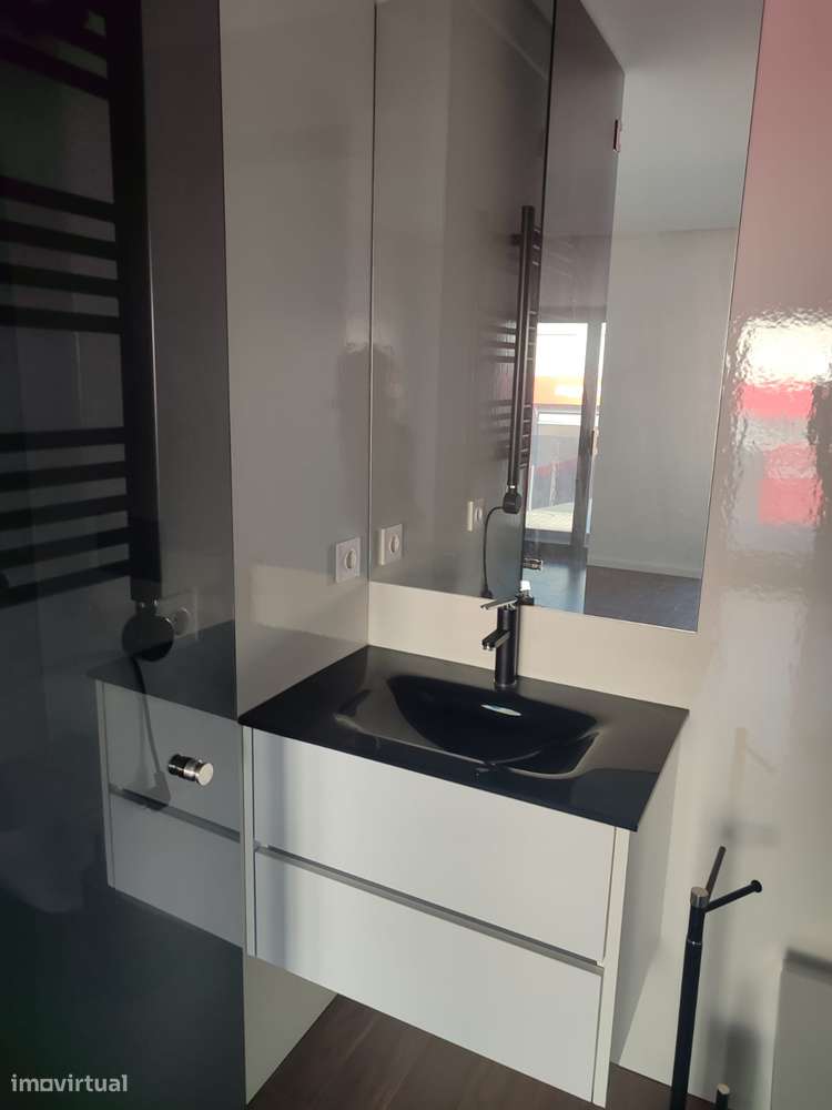 Excelente T3 c/ 2 suítes - Ramalde-33