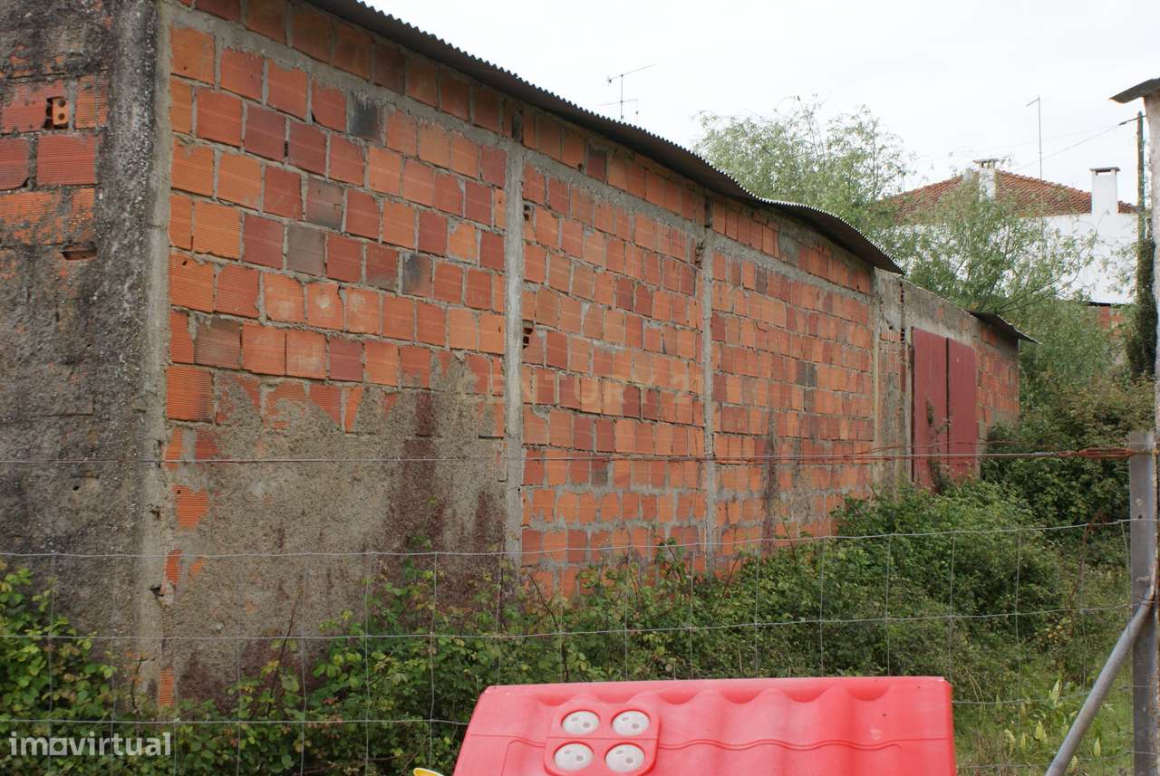 Espaçoso Térreo com Garagem em Localização Privilegiada-9