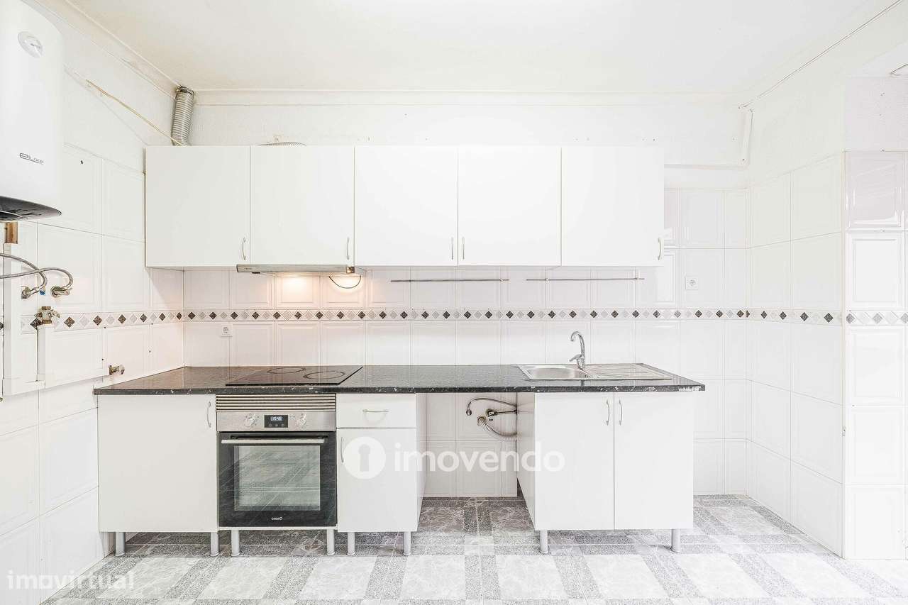 Apartamento T3 vazio, com áreas generosas, no Barreiro - Grande imagem: 5/39