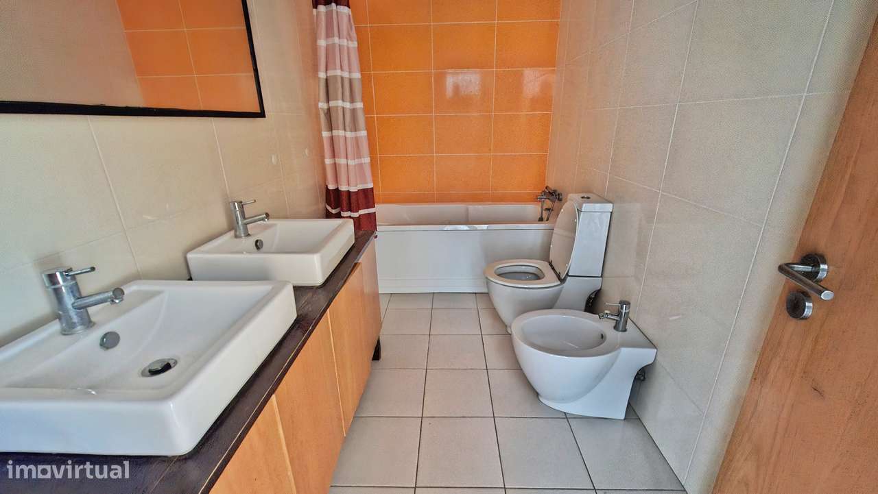 Apartamento T3 com 206m2  Box e 1 lugar estacionamento Pinhal Novo-8