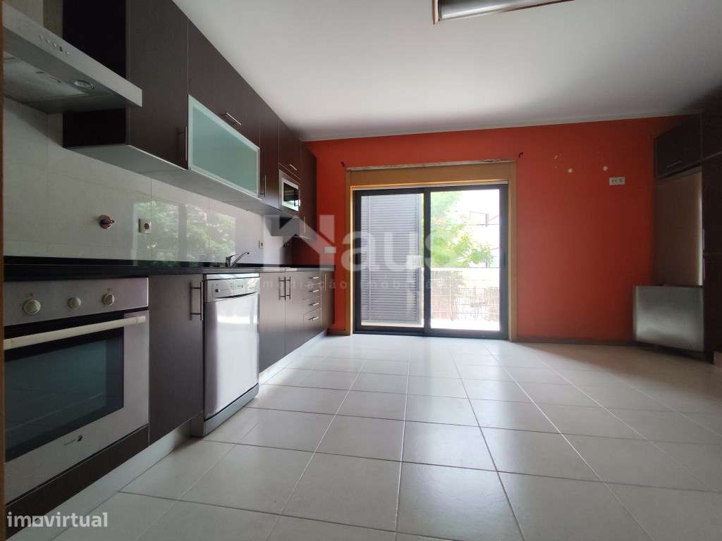 T3 com varanda Garagem e 1 lugar de parqueamento - Vila Serena-9
