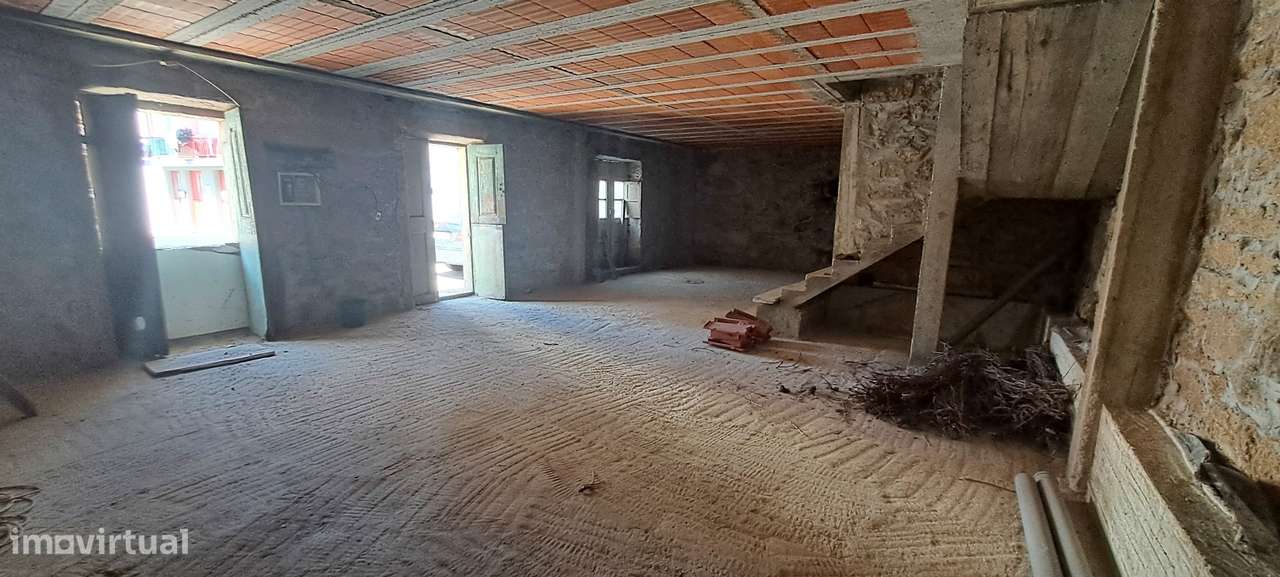 Moradia Rústica em fase de acabamento, com garagem, em Sendim-14