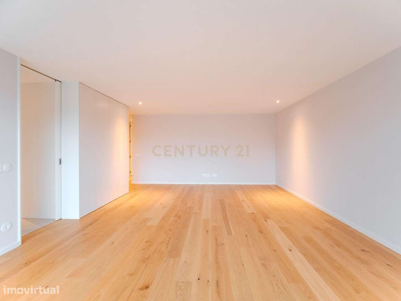 Apartamento T3 de Luxo em Condomínio Privado com Piscina, Padel e Giná-7