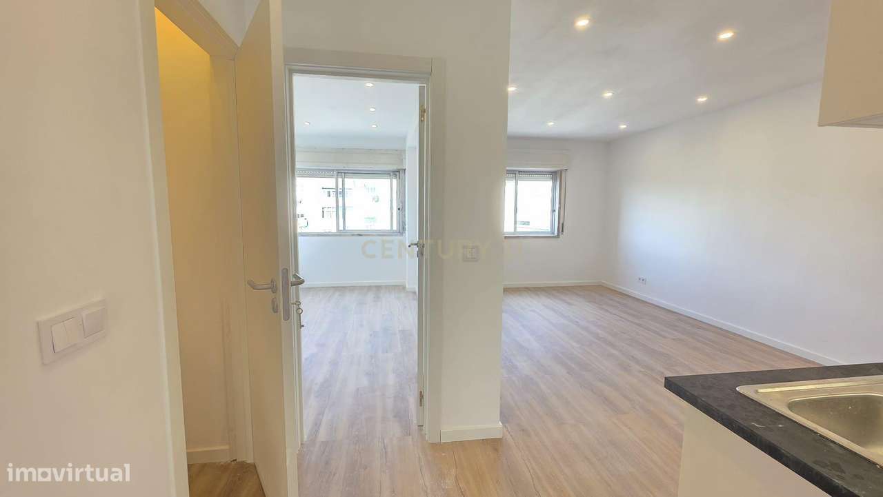 Apartamento T3 Renovado - Avenida dos Bons Amigos - Cacém - Grande imagem: 4/28