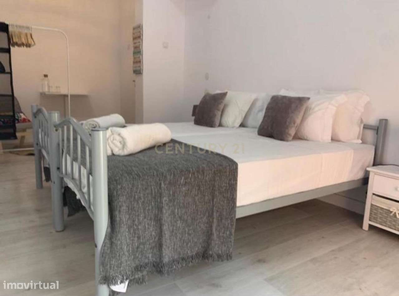 Apartamento T3 + 1 com Licença de Alojamento Local – Estrela/Campo de-20