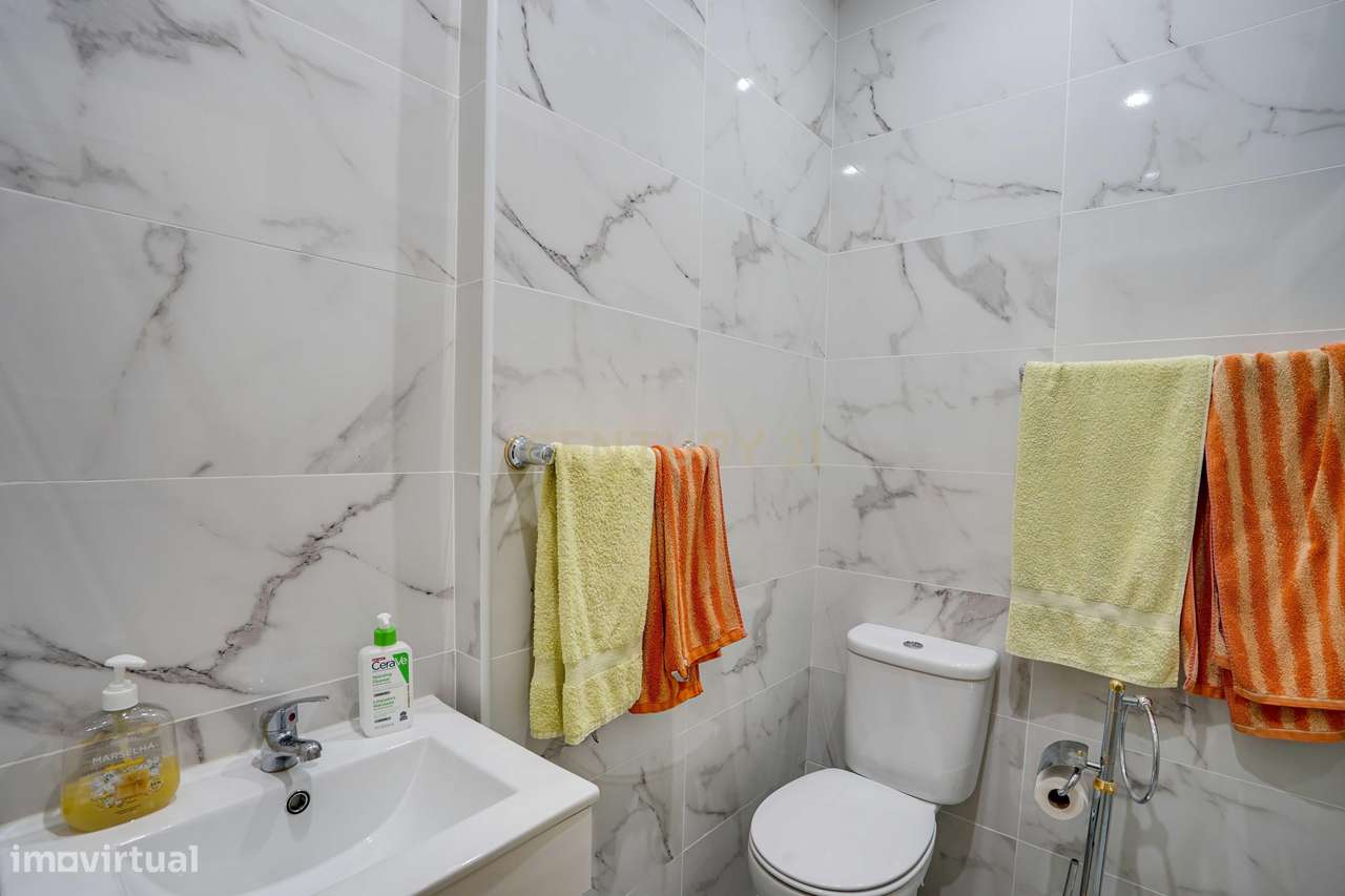 Apartamento T3 pleno de luminosidade em zona premium de Benfica-12