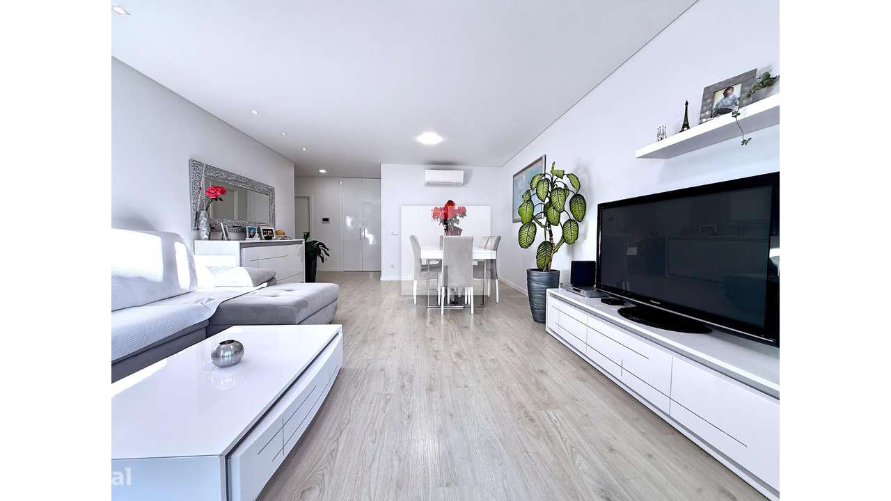 Apartamento T3 Seminovo c/ Terraço-13