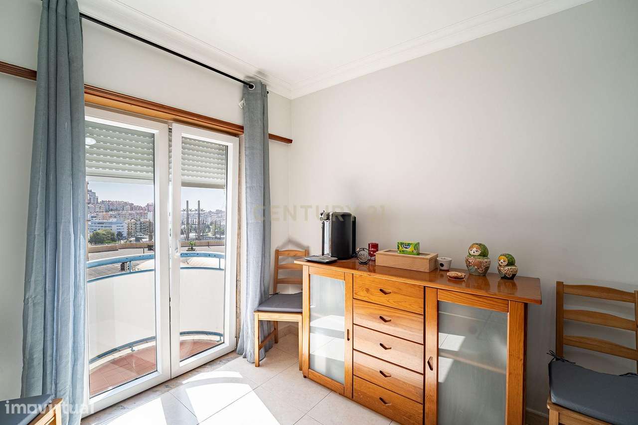 Apartamento T3 Mem Martins: 155m² com Vista Serra e Box 45m² - Grande imagem: 5/46