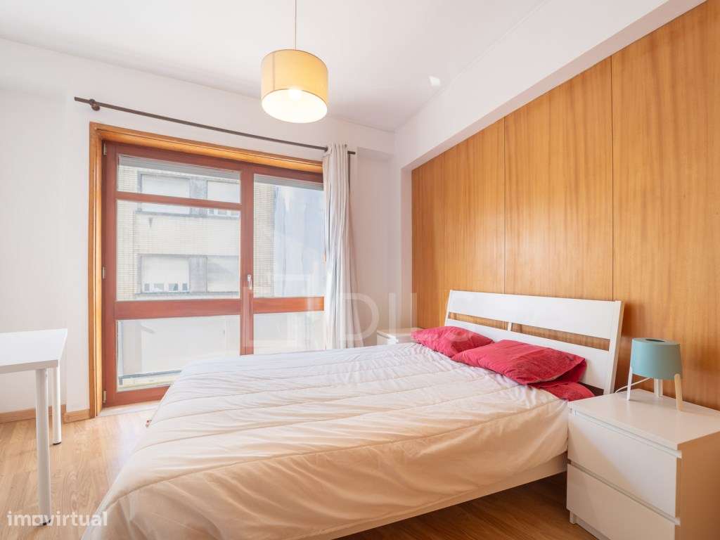 Apartamento T2 com varanda, na Baixa do Porto, Rua do Rosário - Grande imagem: 5/38