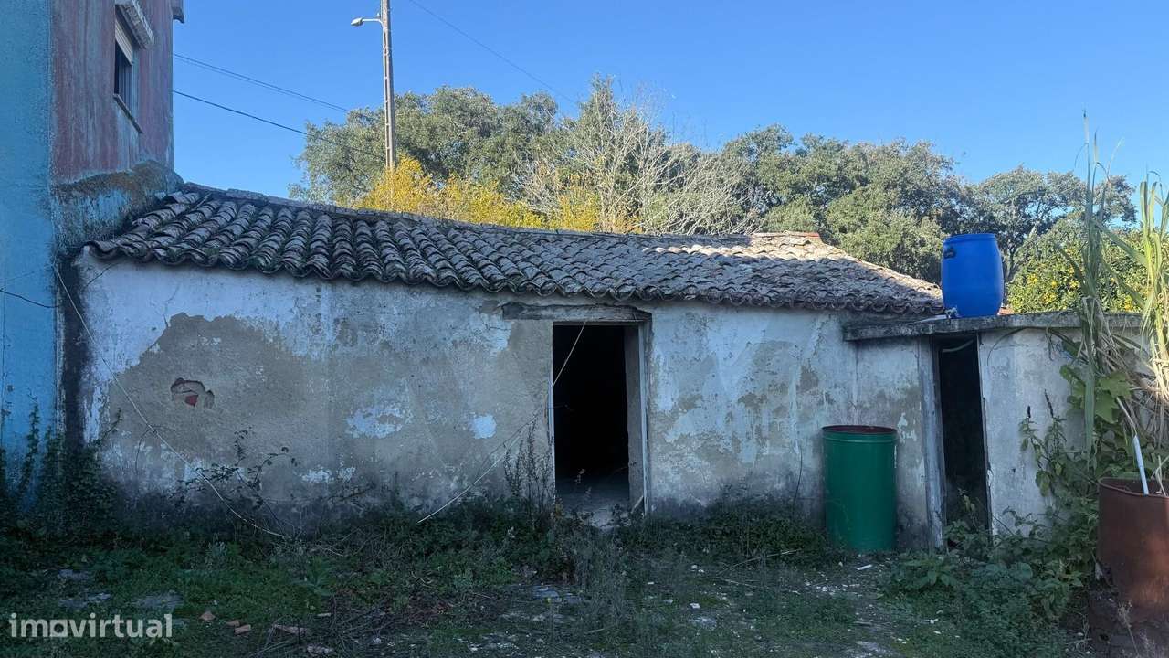 Moradia para reconstrução | Terreno 1.506 m2 | Vista campo | Periferia-15