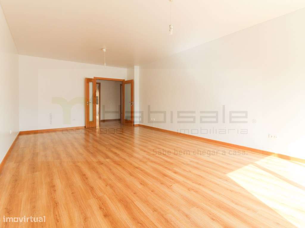 T2 na Ramada, com parqueamento e arrecadação. - Grande imagem: 5/26