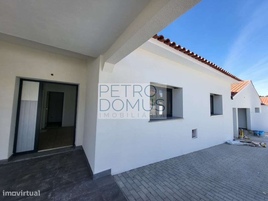 MORADIA T3 TÉRREA COM TERRENO E GARAGEM EM LEIRIA - Grande imagem: 4/36