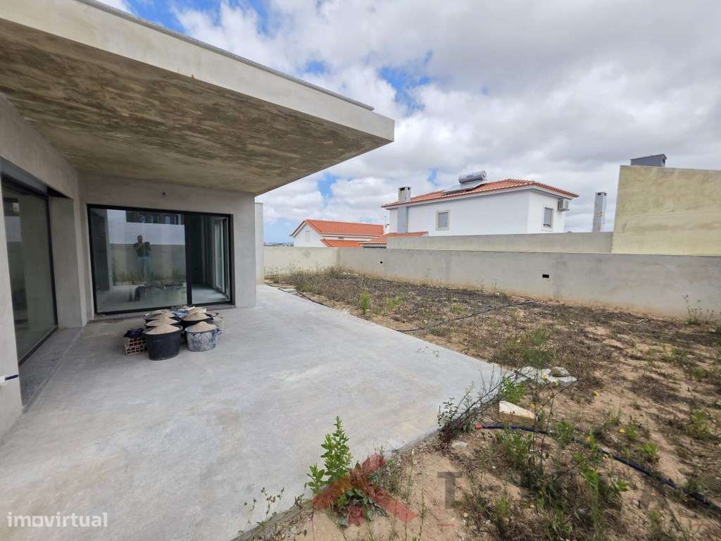 Moradia T4 Moderna na Lourinhã-26